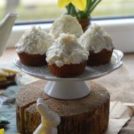 Maślane muffiny z kokosem i kremem jogurtowym