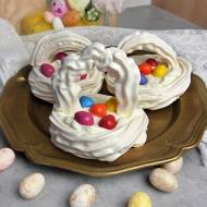 Wielkanocne bezowe koszyczki - prosty i efektowny deser