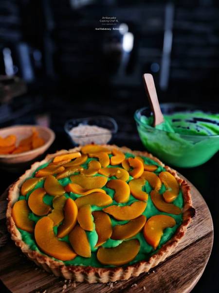 Tarta pandanowa z brzoskwiniami i kokosem