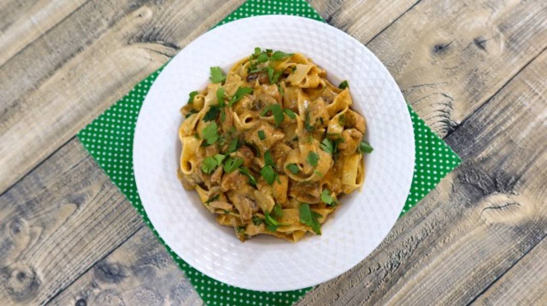 Makaron z kurczakiem i pieczarkami + film