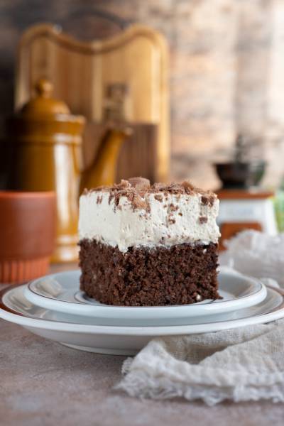 Wilgotne ciasto czekoladowe z kawową pianką