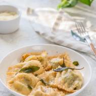 Ravioli ze szpinakiem i wędzonym serem