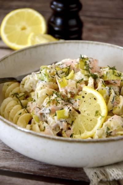 Makaron z porem i łososiem