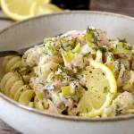 Makaron z porem i łososiem