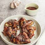 Skrzydełka z kurczka w sosie barbecue na grill