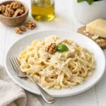 Makaron z sosem orzechowym