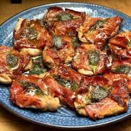 Eskalopki z polędwiczki z szynką i szałwią