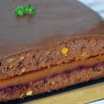 PUSZYSTE CIASTO CZEKOLADOWE (NA DROŻDŻACH) Z MUSEM POMARAŃCZOWYM