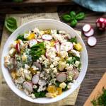 Sałatka z rzodkiewką, jabłkiem i twarogiem