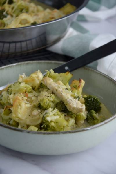 Jednopatelniowa lazania z kurczakiem i brokułem