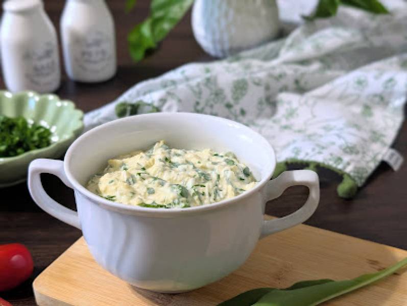 Pasta jajeczna z czosnkiem niedźwiedzim