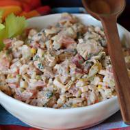 KOLOROWA SAŁATKA Z KURCZAKIEM I MAKARONEM ORZO