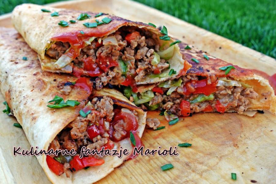 TORTILLA Z MIĘSEM I WARZYWAMI