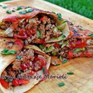 TORTILLA Z MIĘSEM I WARZYWAMI