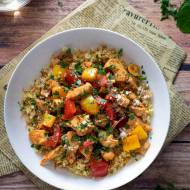 Kasza bulgur z kurczakiem, papryką i pieczarkami