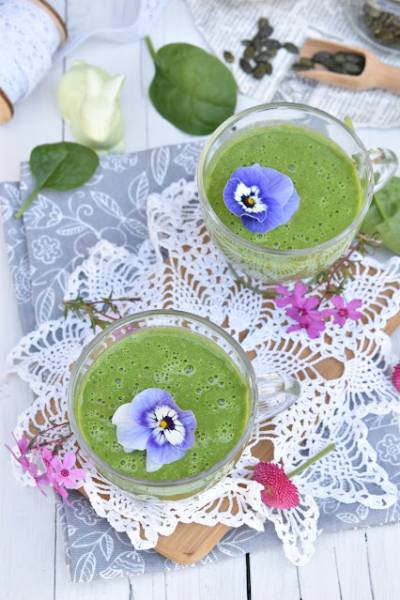 Smoothie ze szpinakiem i pestkami dyni na podniesienie ferrytyny