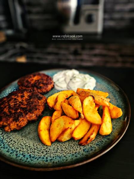 Kotlet mielony soffritto i chrupiące ziemniaki z air fryera.