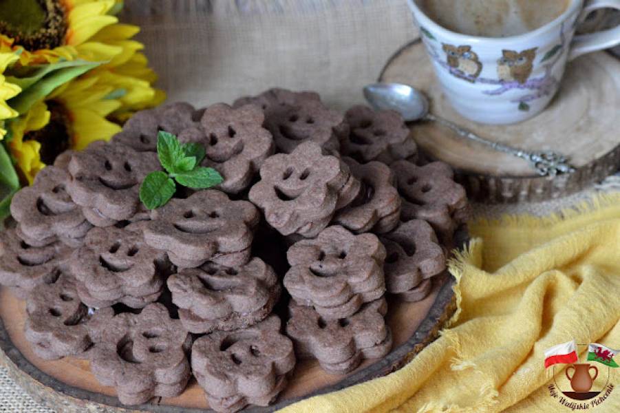 UŚMIECHNIĘTE CZEKOLADOWE CIASTECZKA Z NUTELLĄ