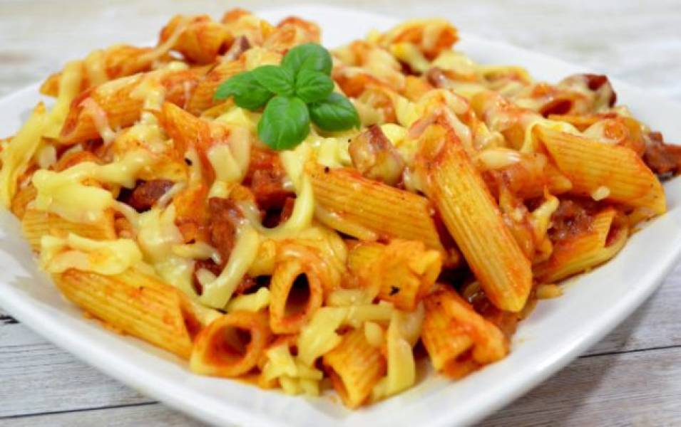 Makaron z chorizo w sosie pomidorowym + film