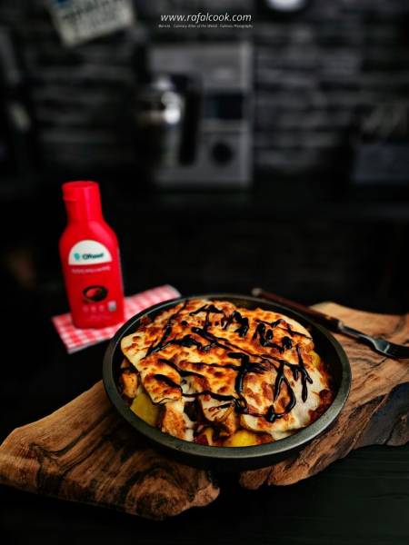 Zapiekanka z gochujang i kurczakiem