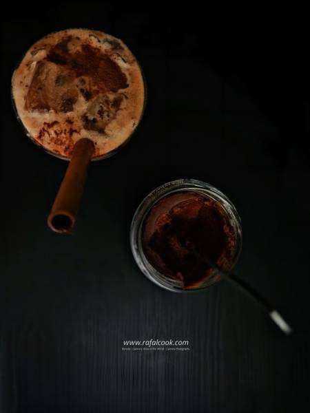 Daktynella Almond Iced Latte, kawa z historią