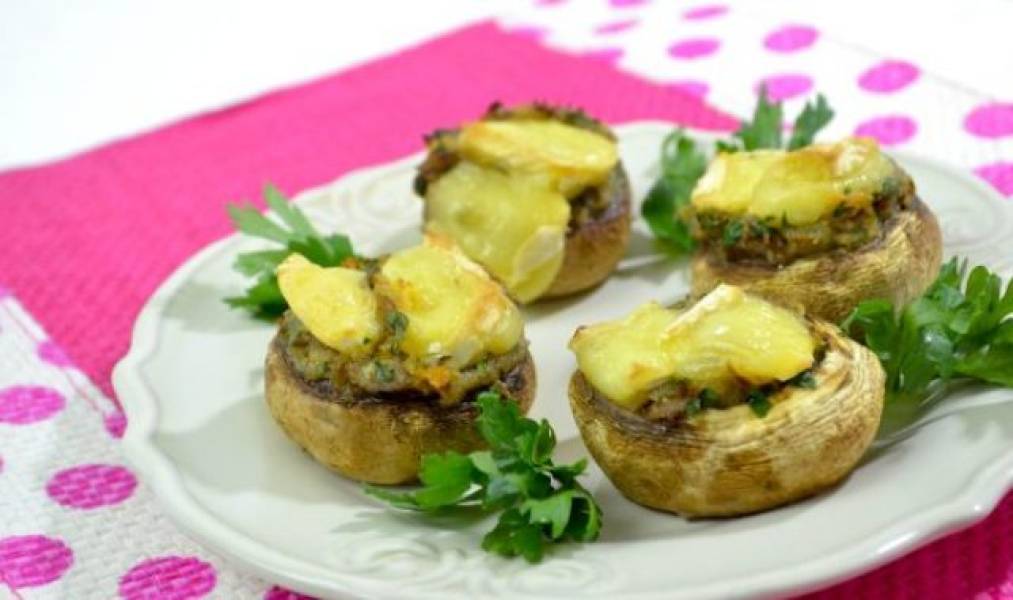 Pieczarki nadziewane serem camembert + film