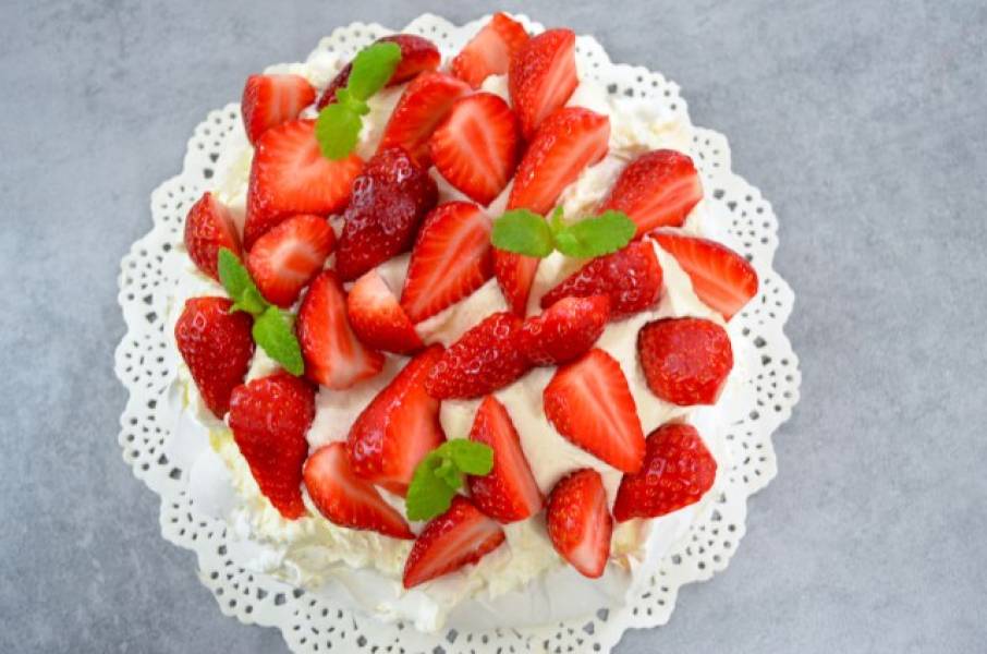 Beza z mascarpone i truskawkami + film