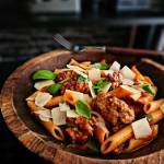 Penne z klopsami w sosie marinara – Zero West