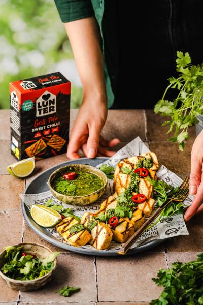 Grillowane tofu z chimichurri