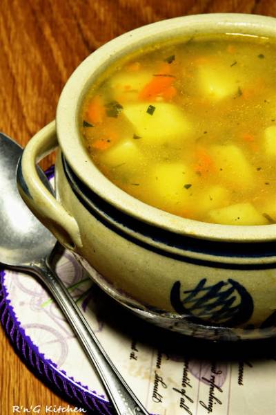 Maggiczny krupnik na żeberkach