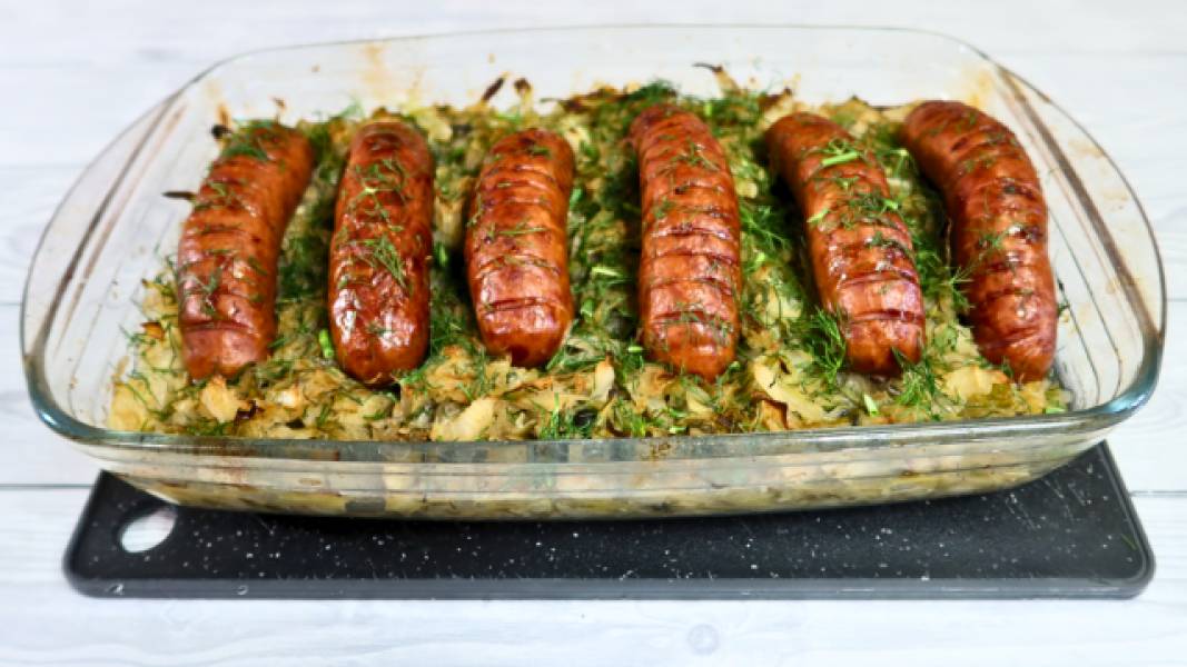 Kiełbasa pieczona w młodej kapuście + film