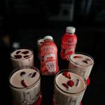 Serniczek Mullermilch z truskawkami bez pieczenia