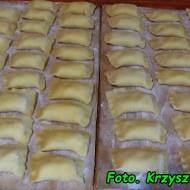 10 sprawdzonych przepisów na ciasto na pierogi.