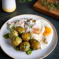 Młode ziemniaki z pesto koperkowym