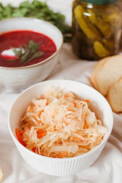 Jak gotować kapustę kiszoną, żeby była miękka i aromatyczna?