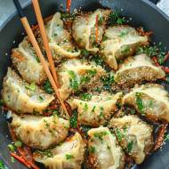 Gyoza z mięsem i kapustą – prosty przepis na japońskie pierożki