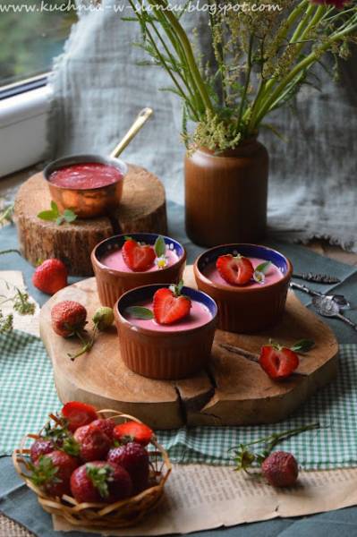 Truskawkowy posset - deser z aksamitu