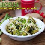 Brukselka z duszoną cebulą smażona na maśle