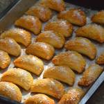 MIĘCIUTKIE PIEROŻKI KRUCHO-DROŻDŻOWE. Z FARSZEM Z WĘDZONEJ METKI
