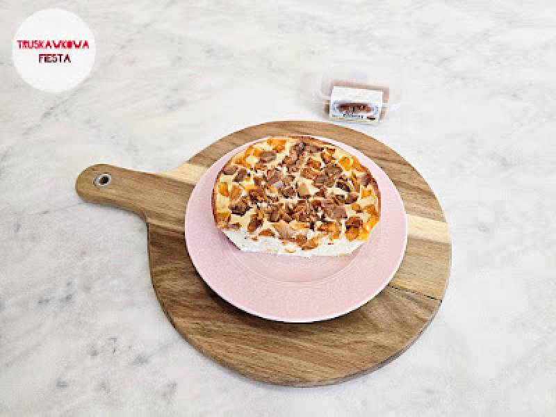 Serniczek bananowy z morelami i krówkami