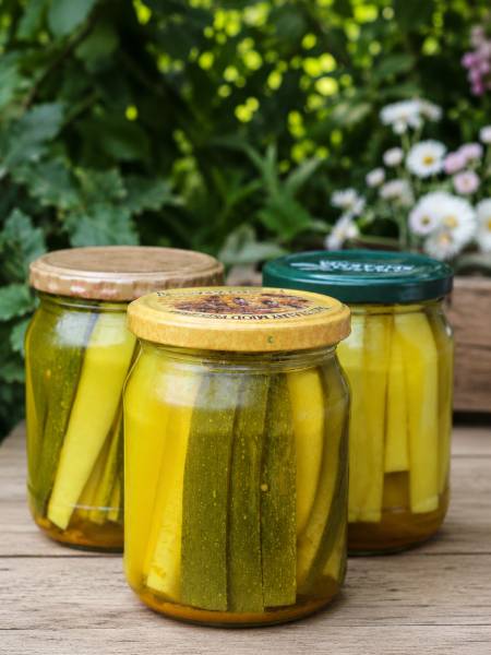 Cukinia marynowana w zalewie octowej z kurkumą (Thermomix)