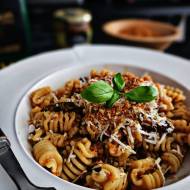 Radiatori z Sycylii z suszonymi pomidorami i ricottą salata