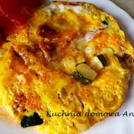 Omlet z cukinią i chorizo