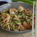 Udon z krewetkami i chrupiącym boczkiem w sosie hoisin