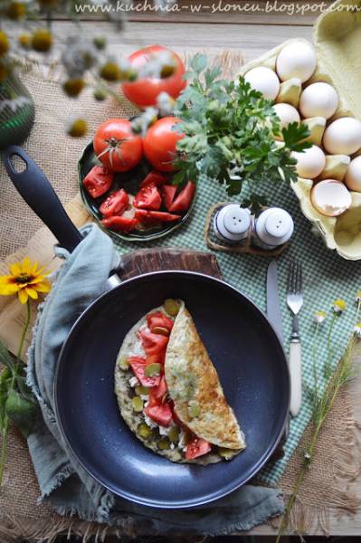 Projekt śniadanie: Prosty omlet z bobem i pomidorami
