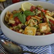 Sałatka orzo z halloumi, cukinią i papryką