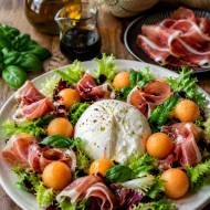 Sałatka letnia prosto z Włoch   / Burrata, melon i prosciutto crudo