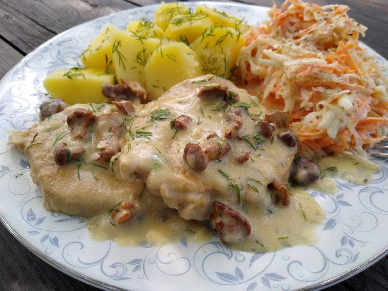 Schab duszony z kurkami