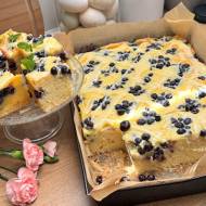 Ciasto jogurtowe z mascarpone, borówkami i białą czekoladą