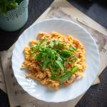 Makaron z kurczakiem, czerwonym pesto i ricottą